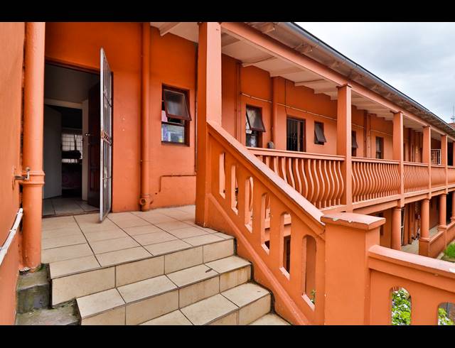 2 BEDROOM APARTMENT FOR SALE IN GQEBERHA CENTRAL